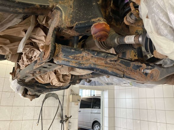 Unterbodenschutz & Hohlraumkonservierung bei Autozentrum Bruchmüller in Gera Bild: Unterbodenschutz & Hohlraumkonservierung bei Autozentrum Bruchmüller in Gera