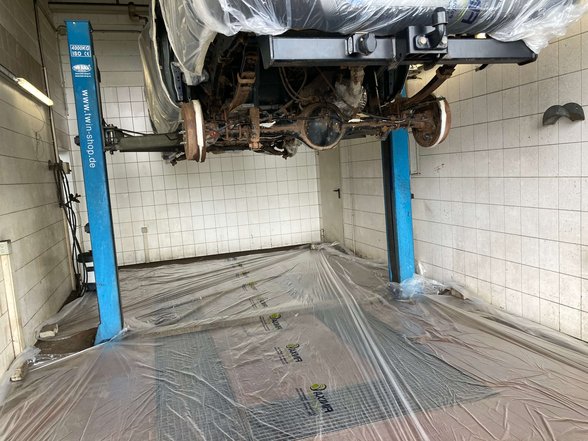 Unterbodenschutz & Hohlraumkonservierung bei Autozentrum Bruchmüller in Gera Bild: Unterbodenschutz & Hohlraumkonservierung bei Autozentrum Bruchmüller in Gera